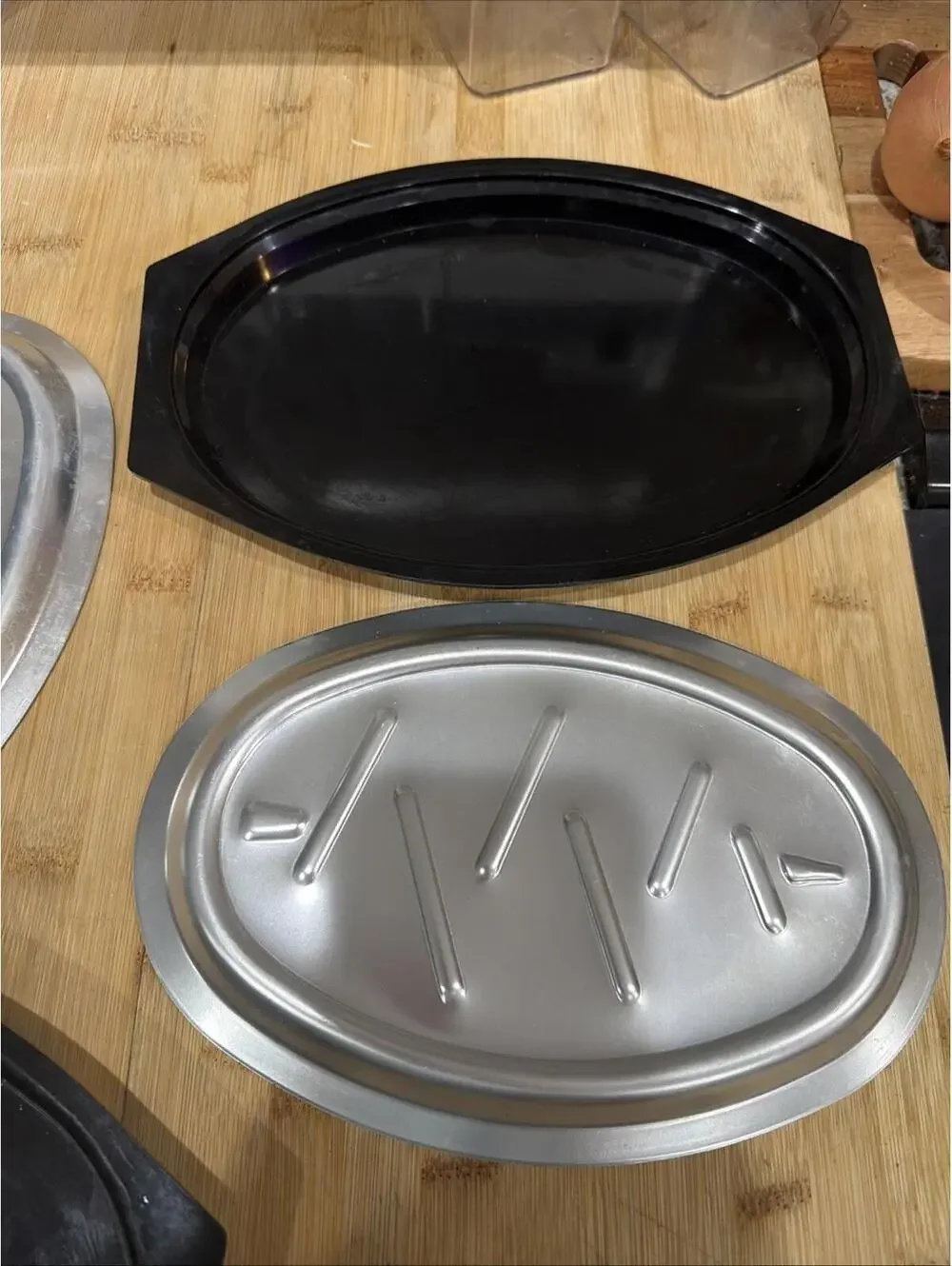 2 NORDICWARE Steak Sizzle Plate Holders #310 Heavy Aluminum platters *